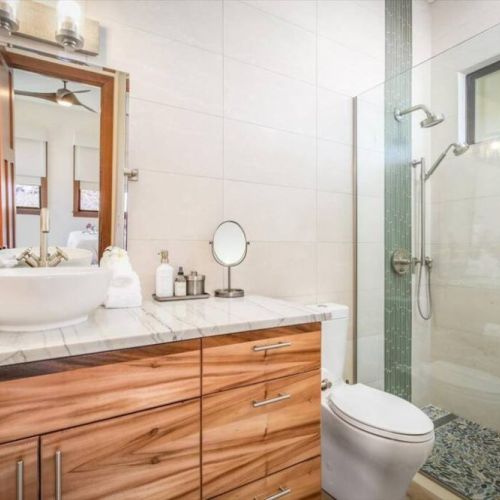 Ohana Bathroom With Walk-In Rain Shower